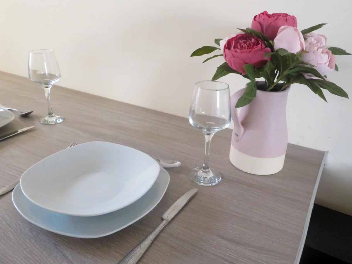 Entire 2 Bed Ground Floor Apartment Central But Quiet 뉴마켓 외부 사진