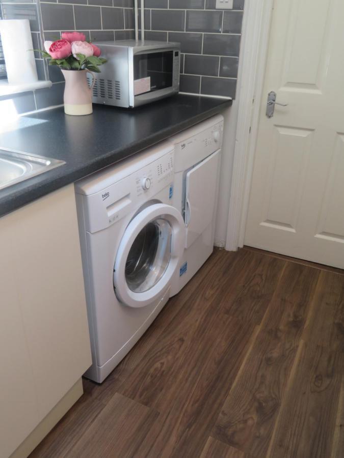 Entire 2 Bed Ground Floor Apartment Central But Quiet 뉴마켓 외부 사진